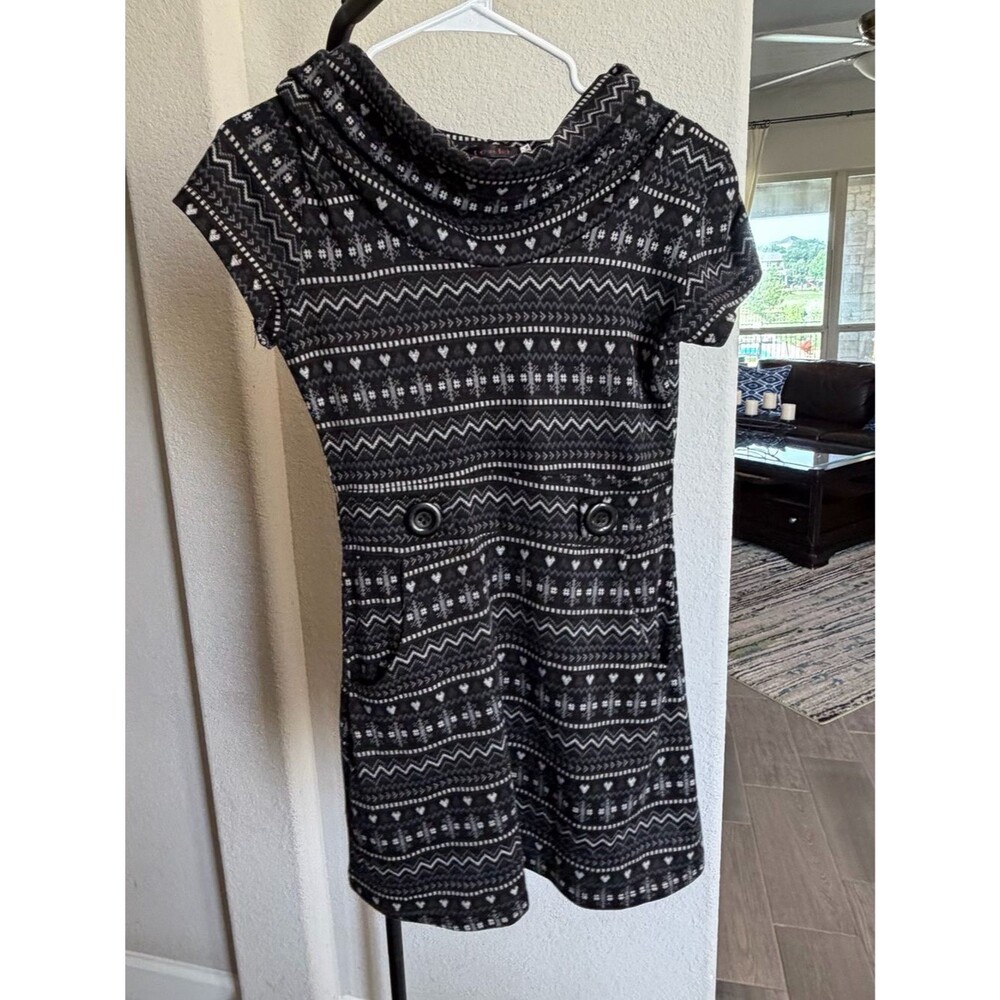 Tenki Cowl Neck Short Sleeve Mini Dress in Black and White S/M